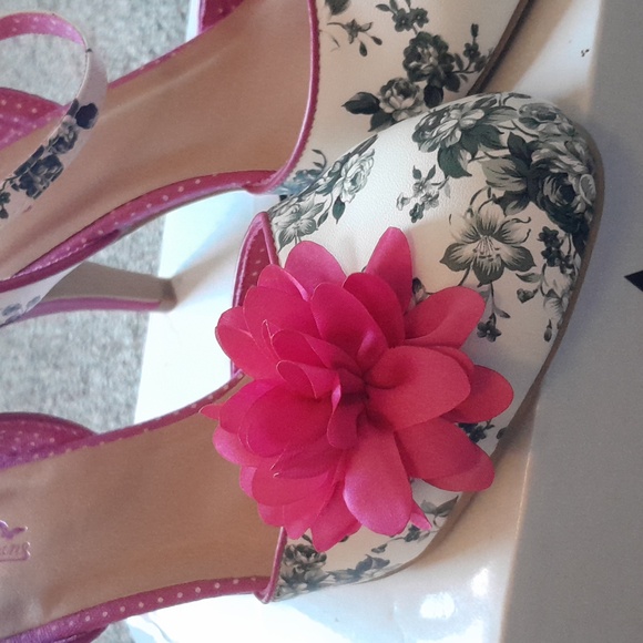 Never Worn. Joe Browns Floral Women's Shoes with Pink Accents - Picture 3 of 10